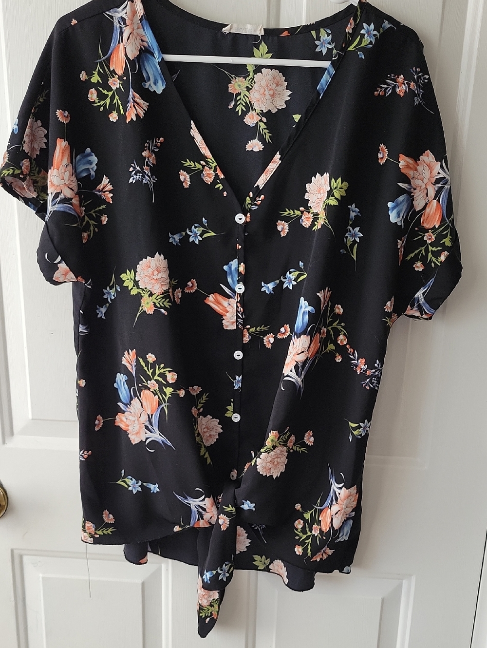 First Love Black Floral Button-Front Shirt with Peach & Blue Blooms